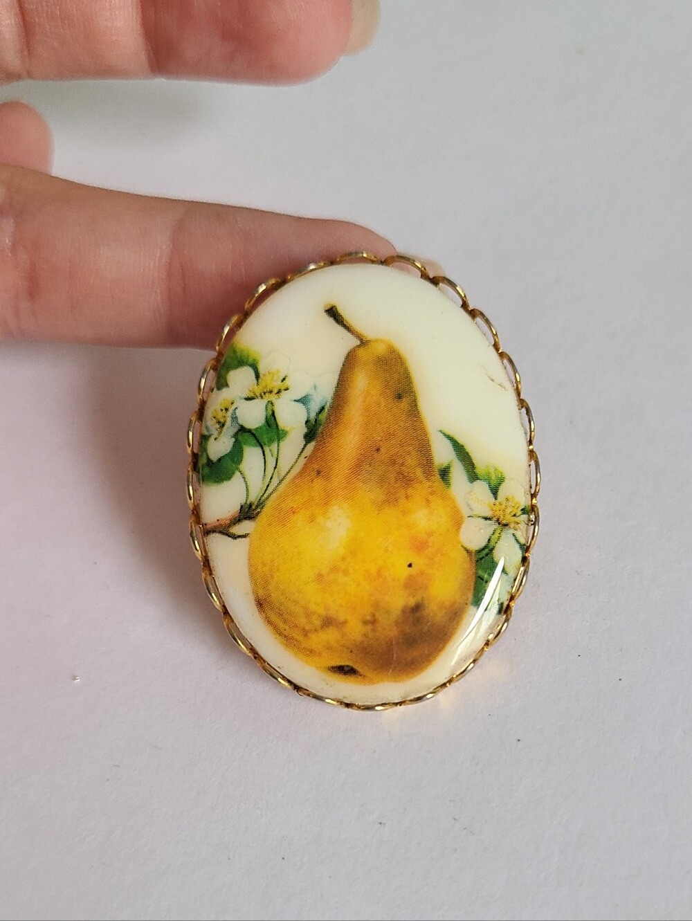Vintage Retro Gold Tone Pear Fruit Portrait Art Oval Statement Brooch Pin